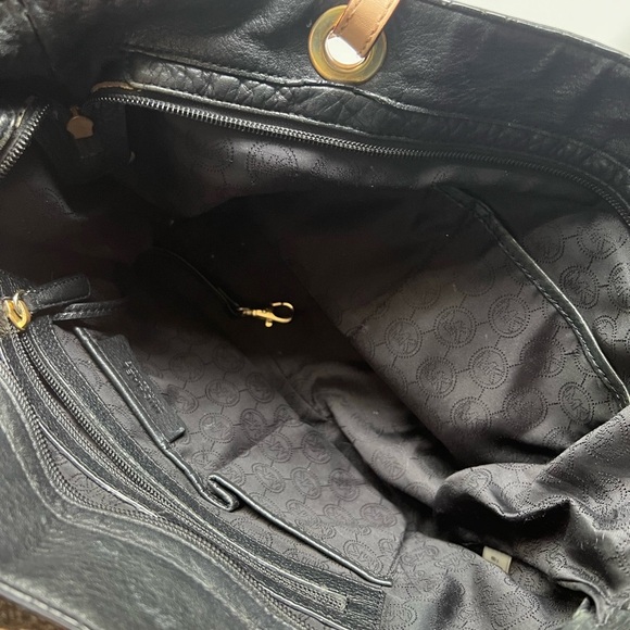 Michael Kors Jet Set Black Leather Tote - Picture 7 of 10